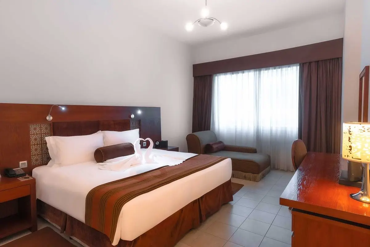 Spacious Dubai Marina Apartments with Pools & Skyline Views