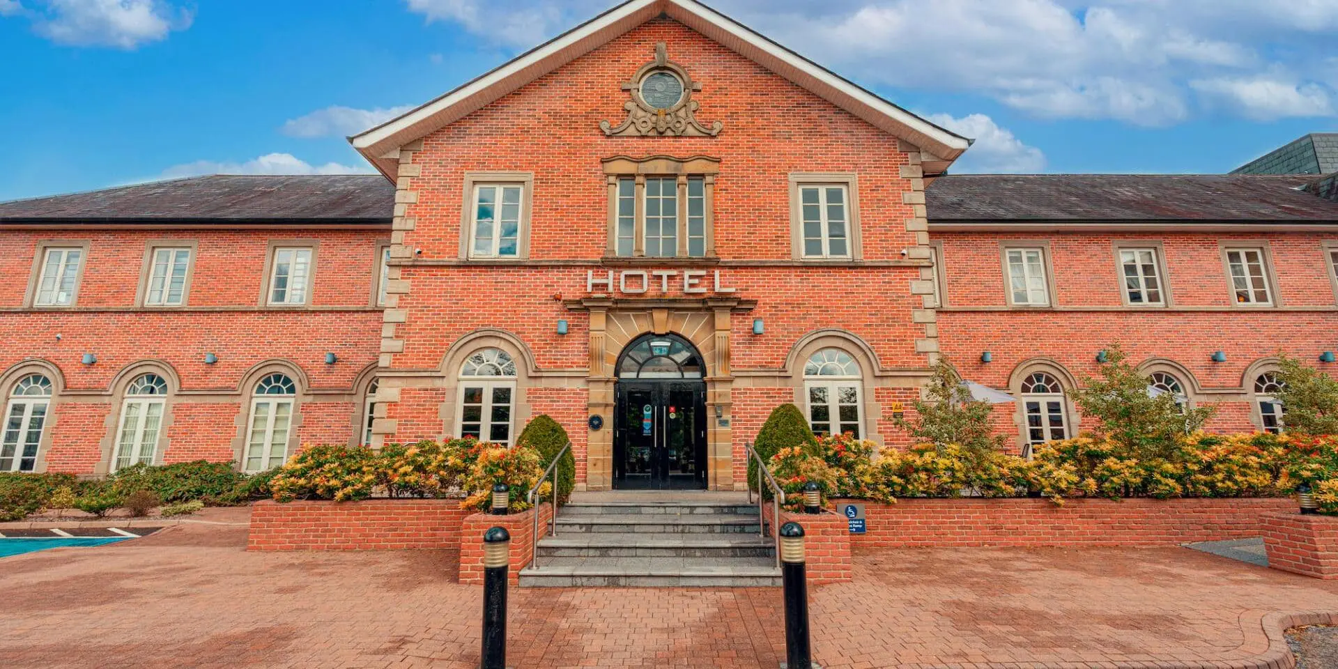 Cavan Crystal Hotel exterior
