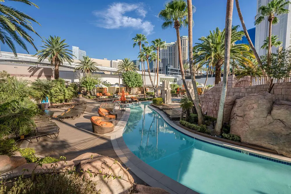 Pools, Celebrity Dining & World-Class Las Vegas Entertainment